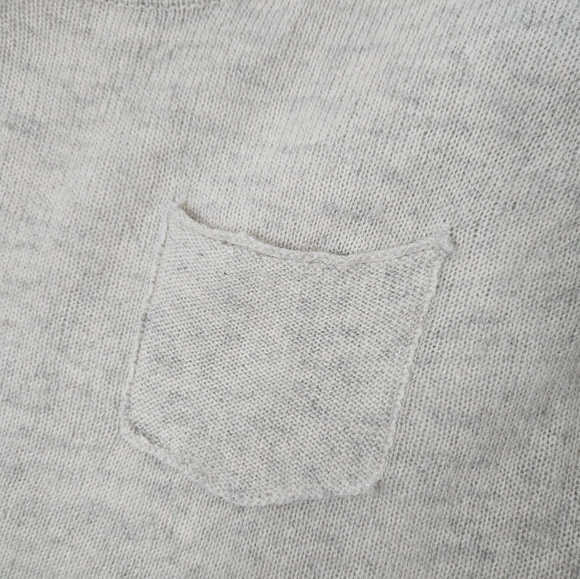 Qi Featherweight Scoopneck Cashmere Pocket Sweater in Heathered Cream Size XS - Picture 8 of 12